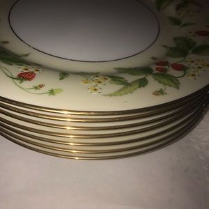 SOLD SOLD SOLD SOLD Noritake Lynbrook Fine China “Strawberries & Holly salad pla